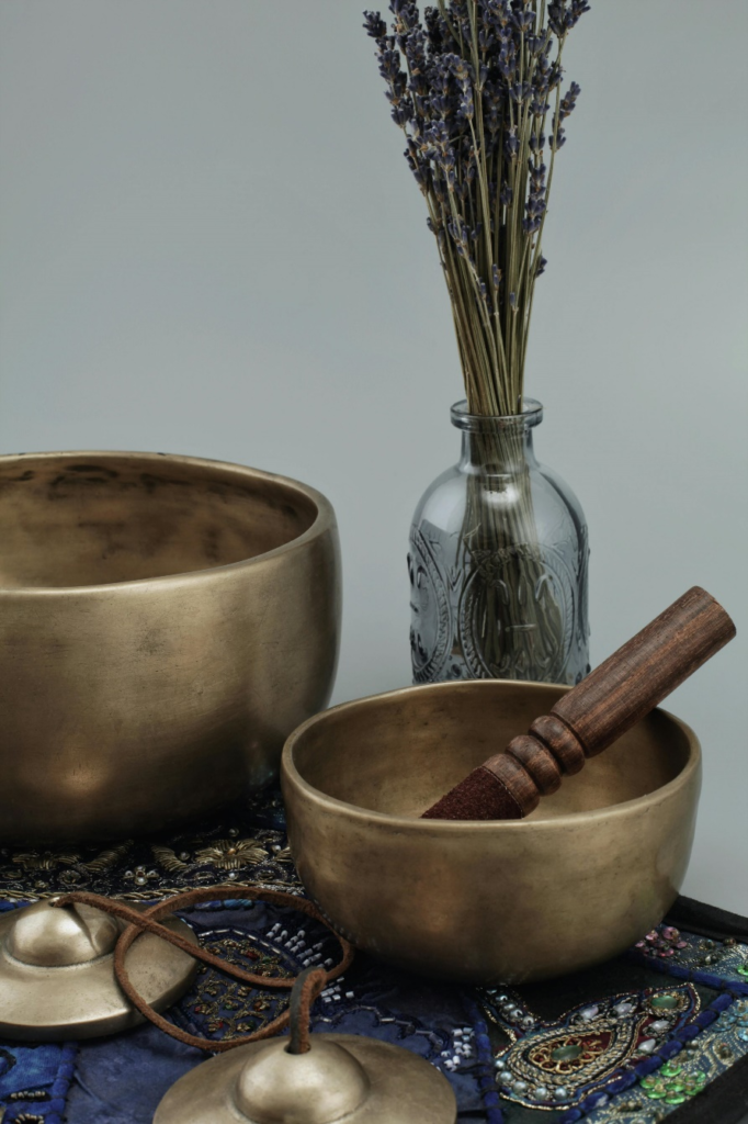 Tibetan bowls with natural medicine 